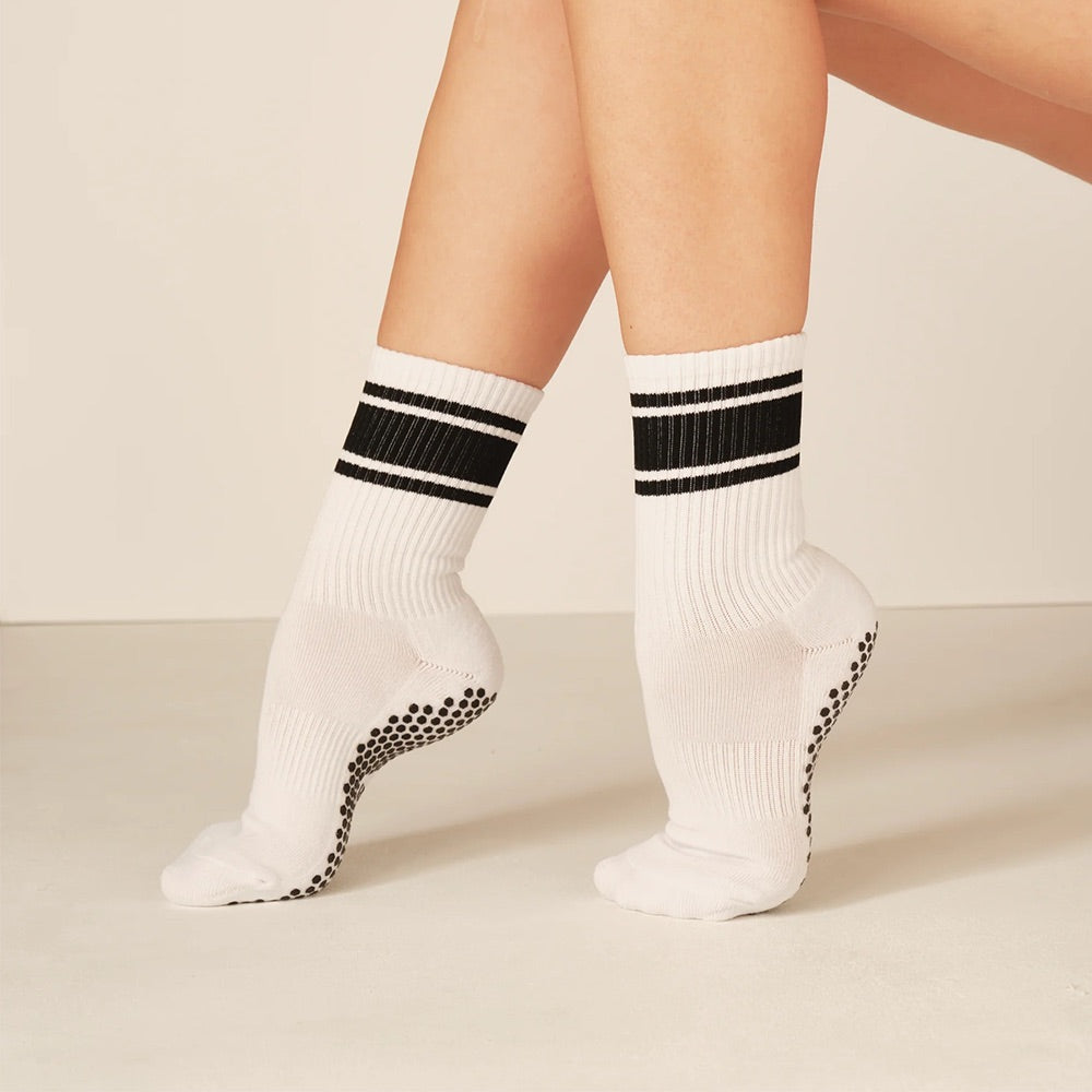 The Crew Sock (White Black)3