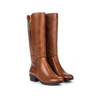 Tall leather boot in cuero brown.
