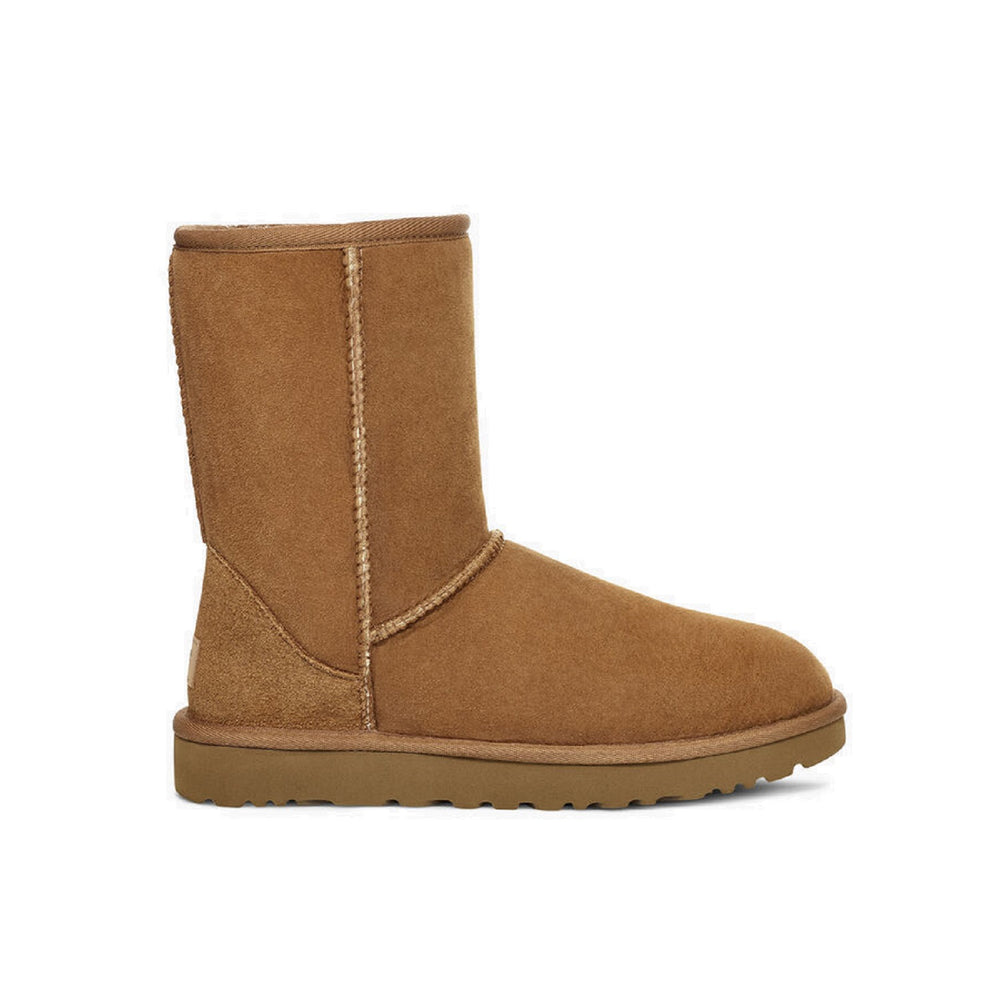 Classic Ugg boot in chestnut.
